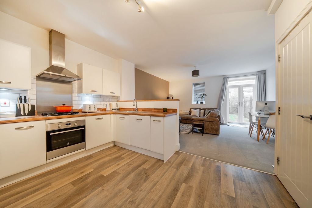 Property photo 2 of 15 Kitchen