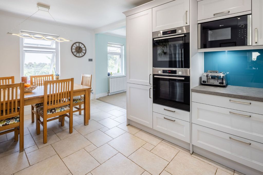 Property photo 2 of 29 Kitchen