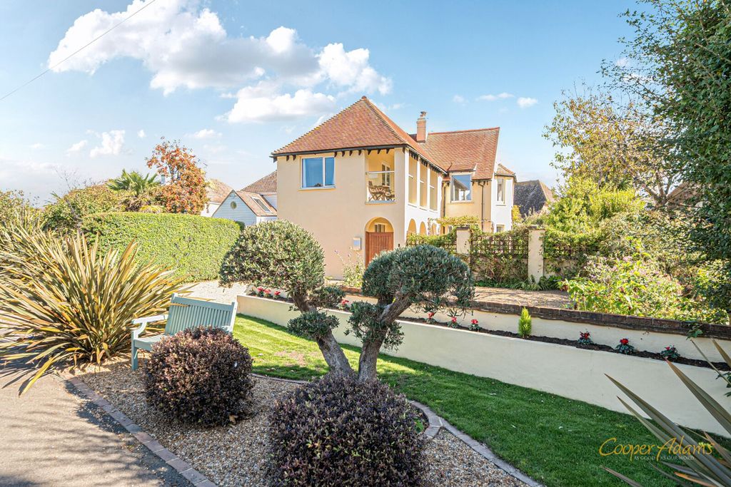 Property photo 1 of 21 Front Aspect