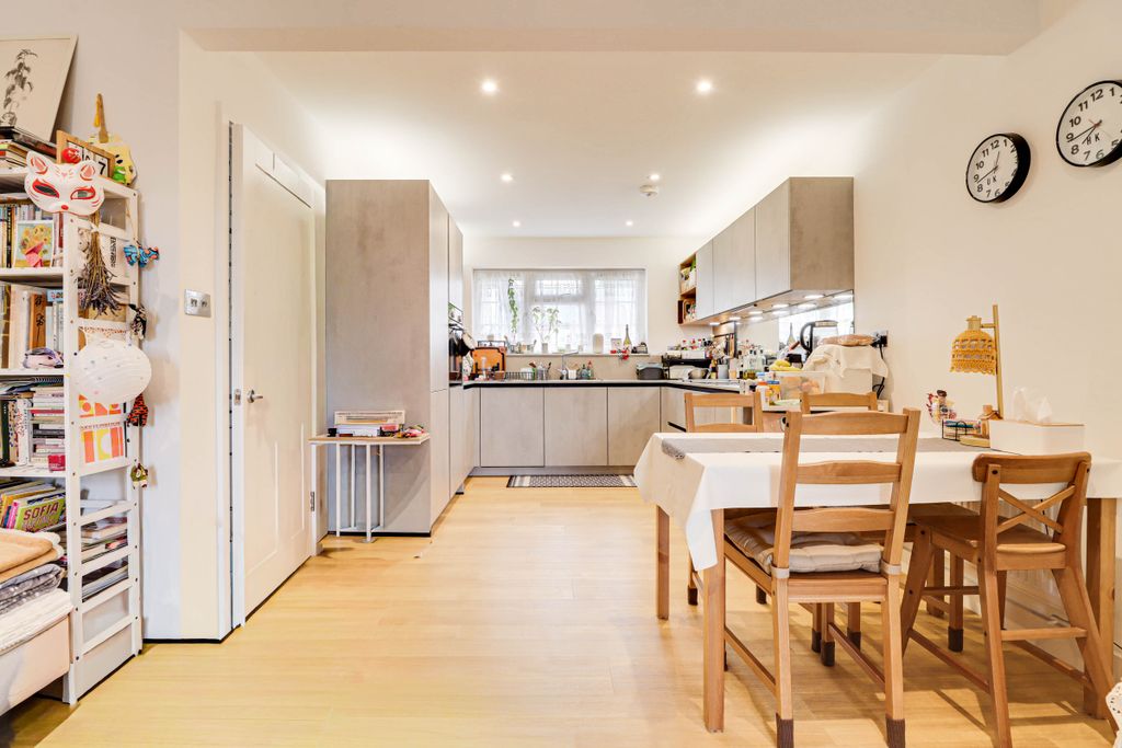 Property photo 3 of 8 Reception