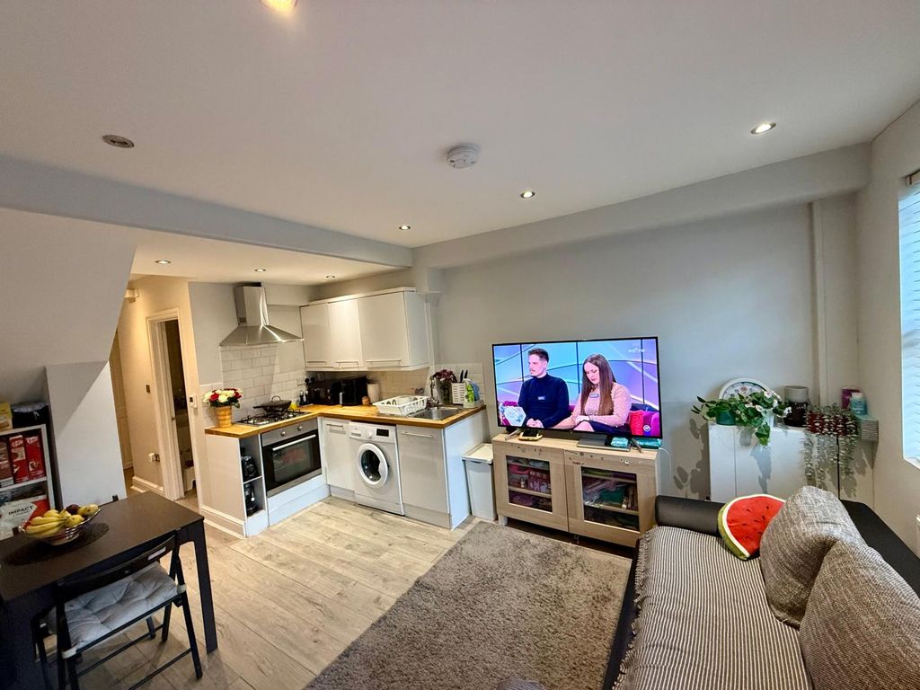 Property photo 1 of 7 Cover