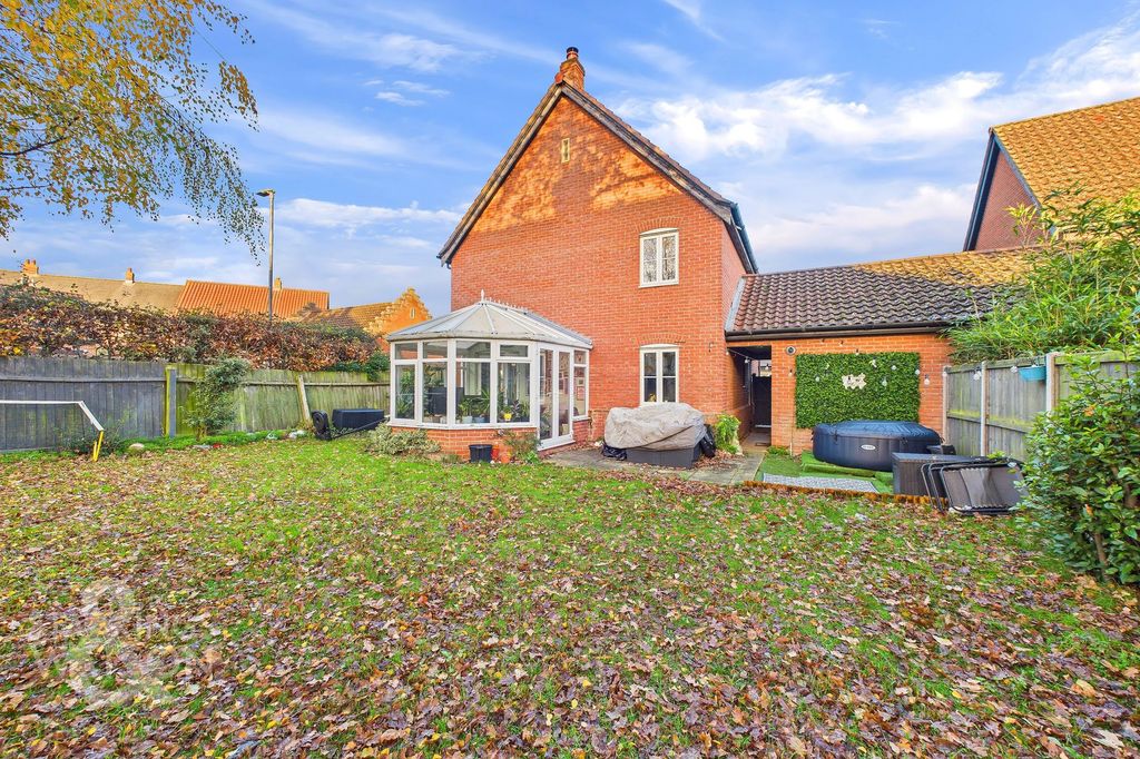 Property photo 2 of 25