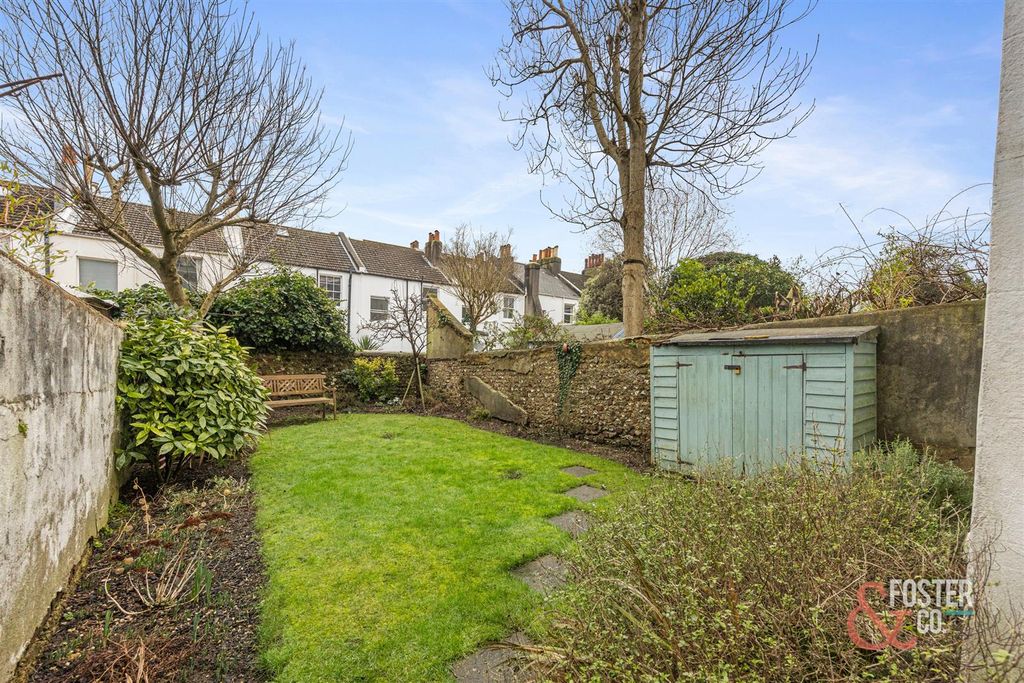 Property photo 3 of 15 Buckingham Road, 48A_015.Jpg