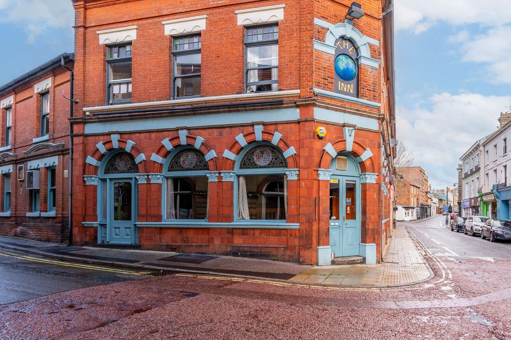 Property photo 2 of 10