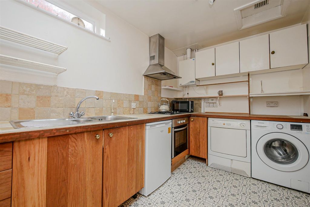 Property photo 3 of 14 Kitchen