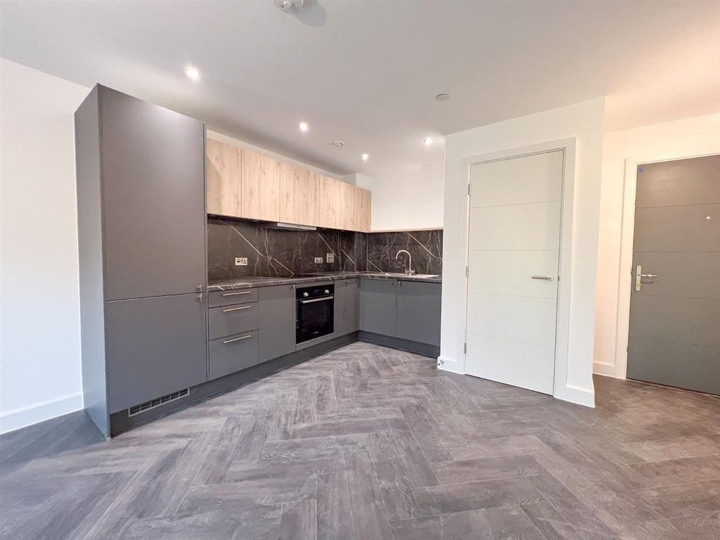 Property photo 3 of 6