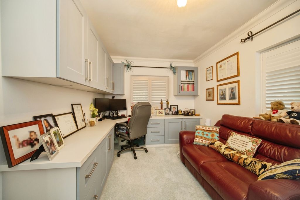Property photo 3 of 17 Photo