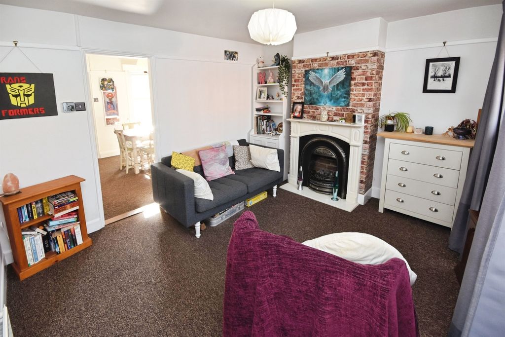 Property photo 2 of 17