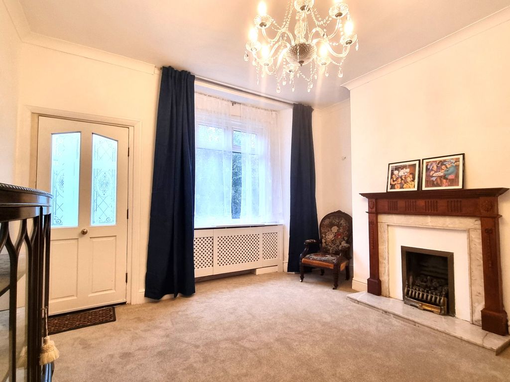 Property photo 3 of 9 Lounge