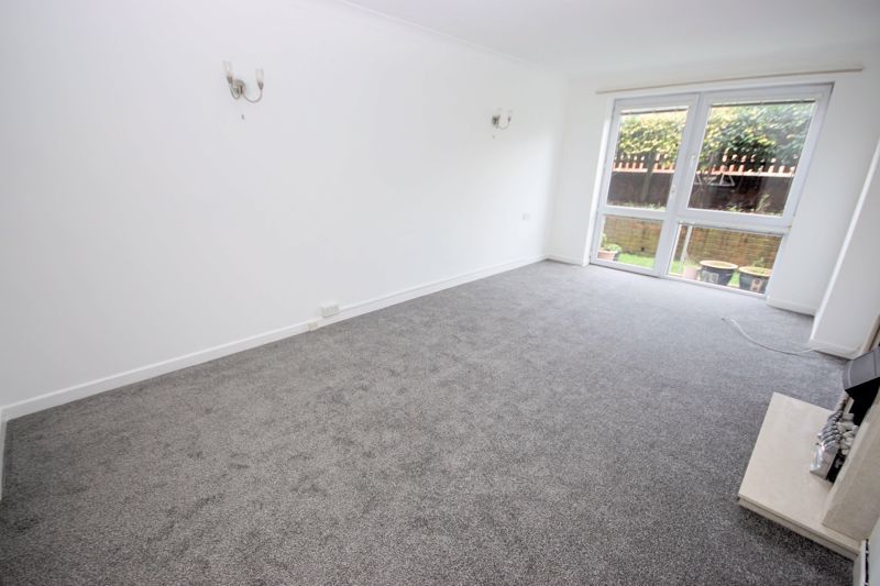 Property photo 3 of 10 Lounge