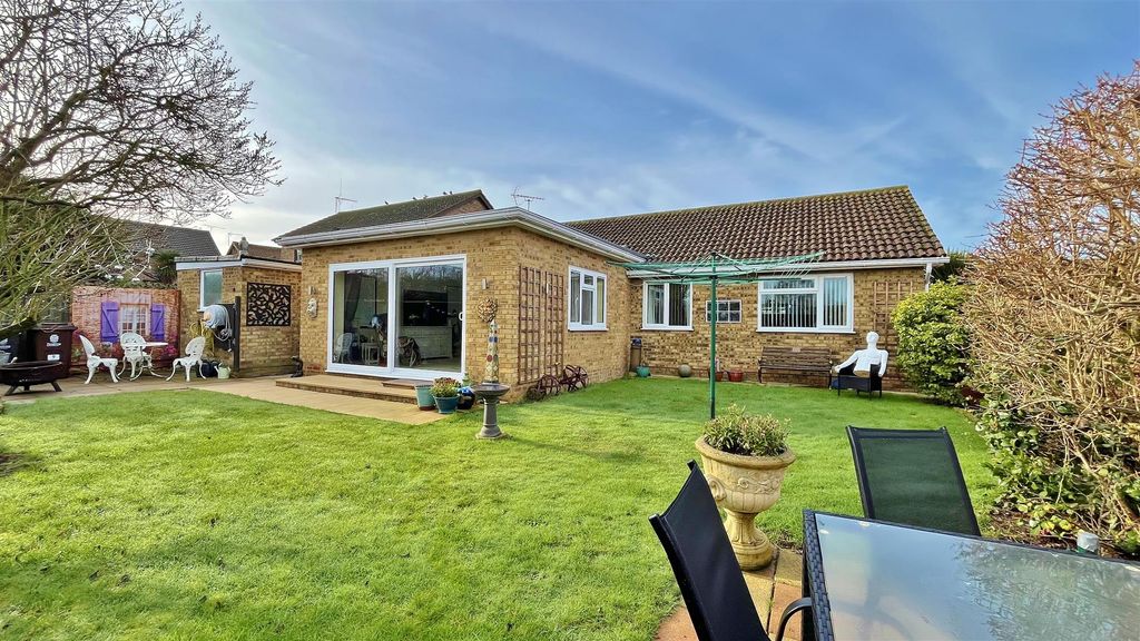 Property photo 2 of 21 Outside - Rear