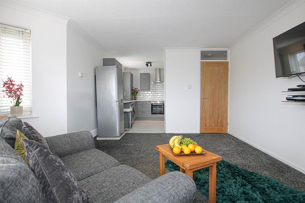 Property photo 2 of 9 Img_2170Lvgkit.Jpg