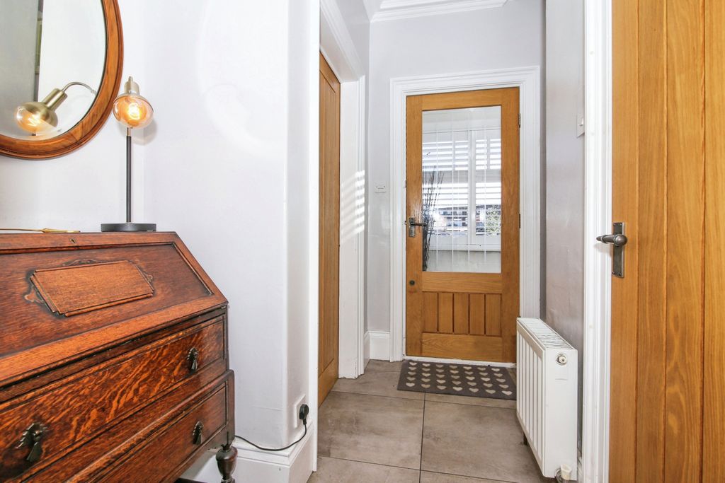 Property photo 2 of 16 Hallway