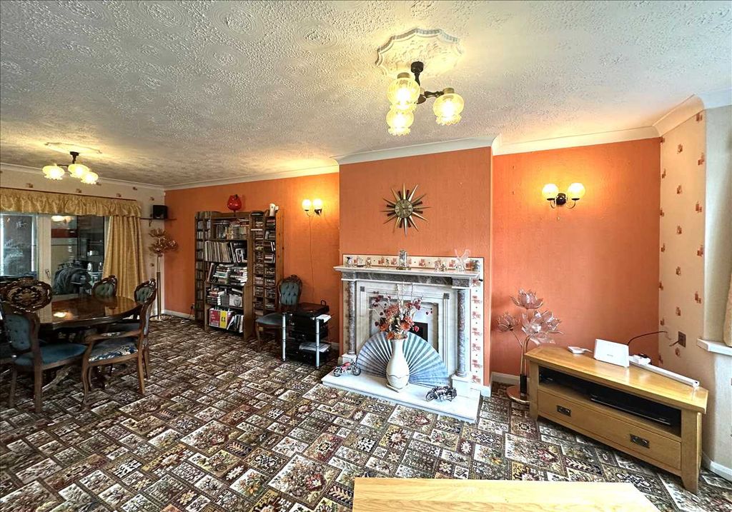 Property photo 3 of 19 Enclosed Entrance Porch: