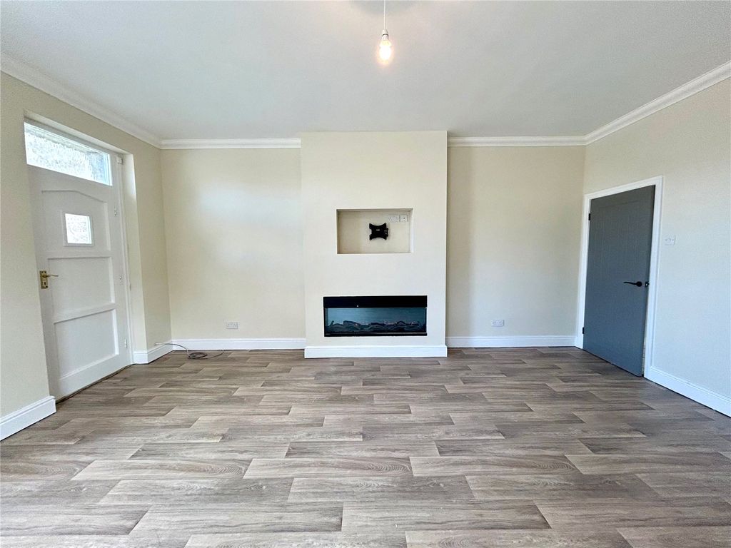 Property photo 3 of 11 Living Room