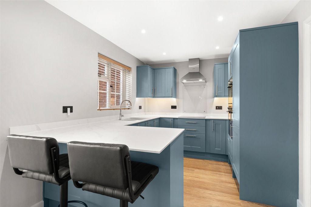 Property photo 2 of 18 Picture No. 16