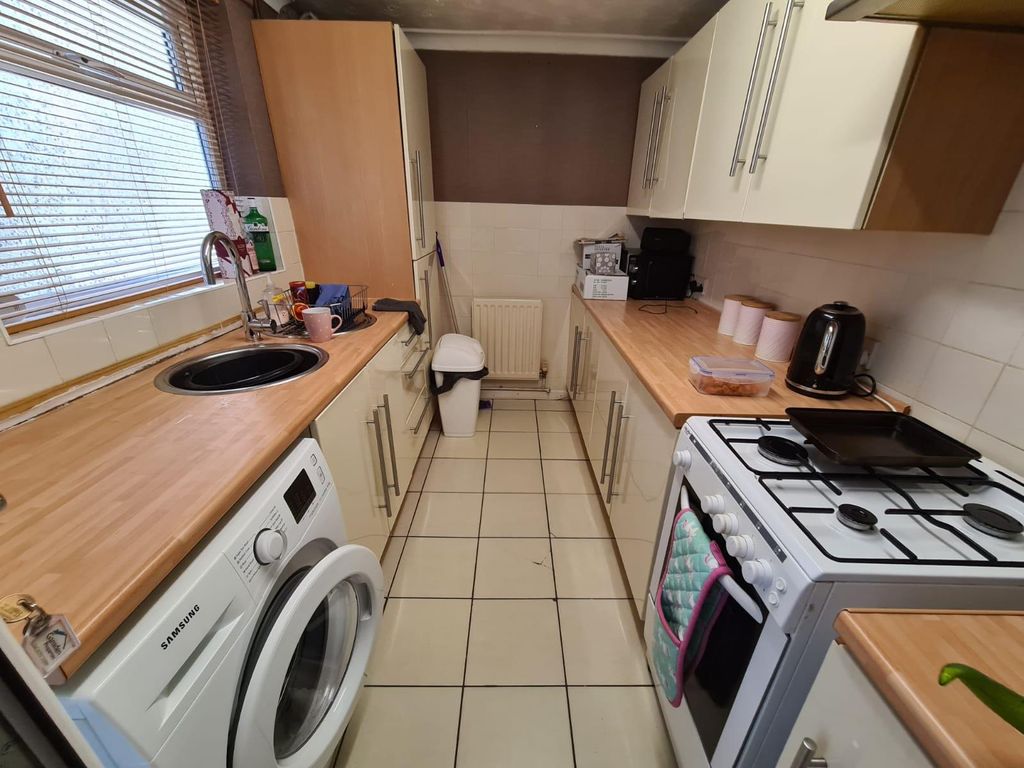 Property photo 2 of 5 Kitchen