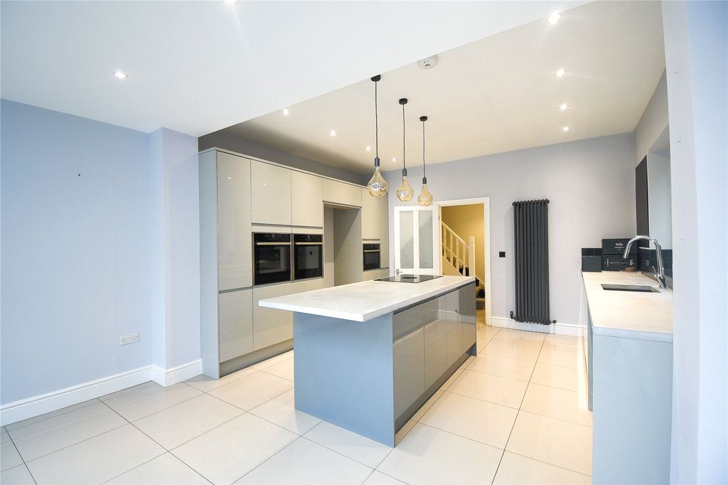 Property photo 2 of 16 Picture No. 21