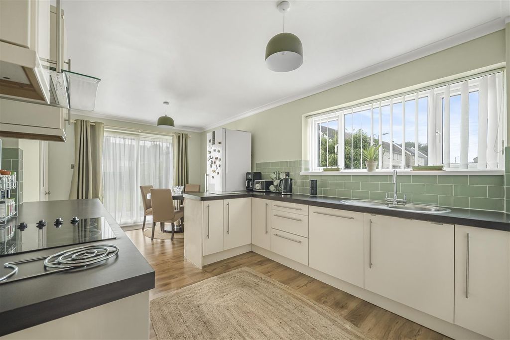 Property photo 2 of 16 Kitchen/Dining Room