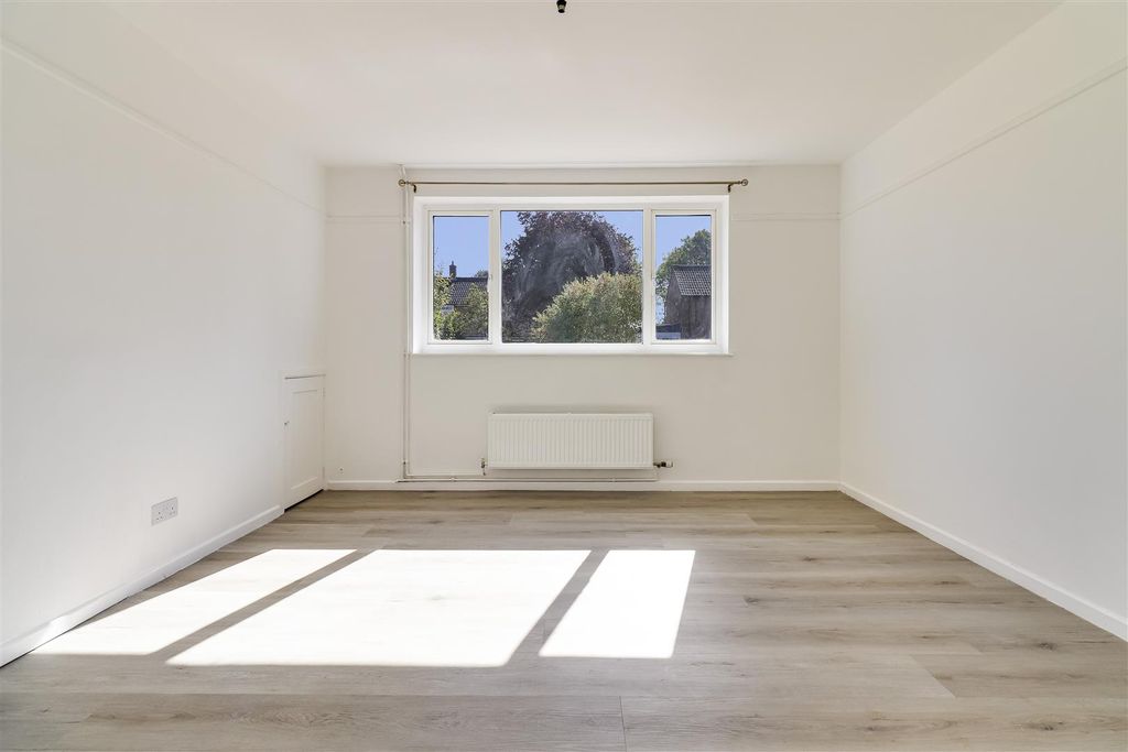 Property photo 3 of 12 Img_0485.Jpg