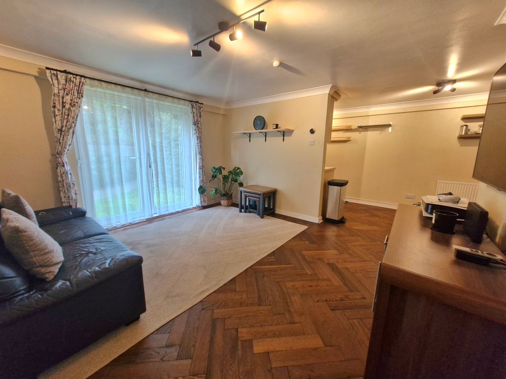 Property photo 2 of 13 Lounge