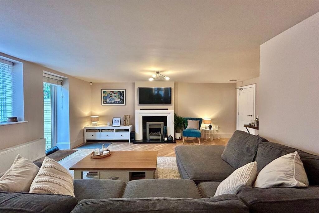 Property photo 2 of 23 Living Room