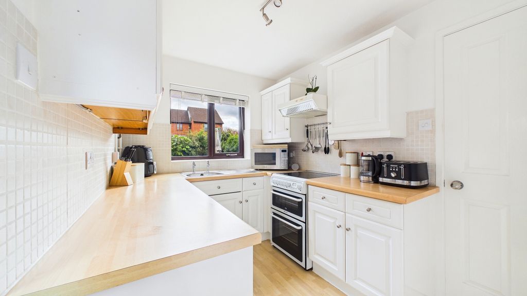 Property photo 3 of 13 Cam03669G0-Pr0054-Still013