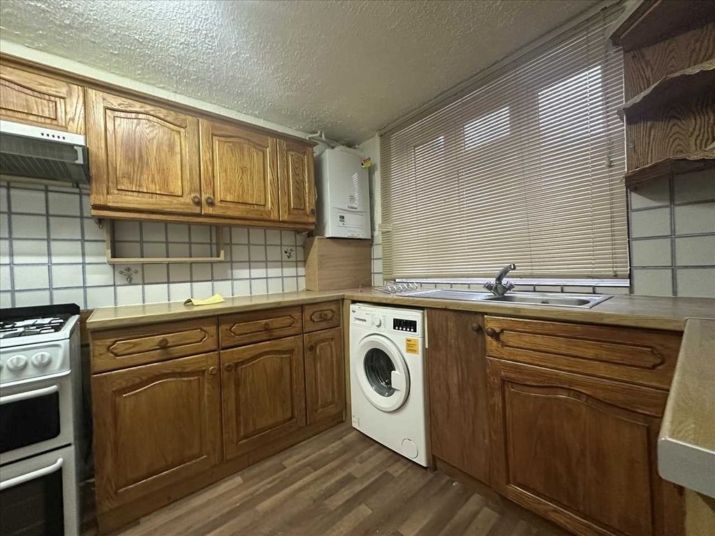 Property photo 3 of 8 Kitchen