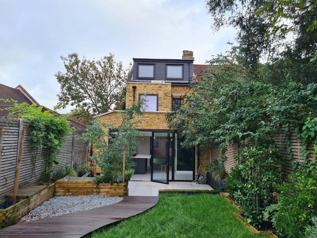 Property photo 1 of 32