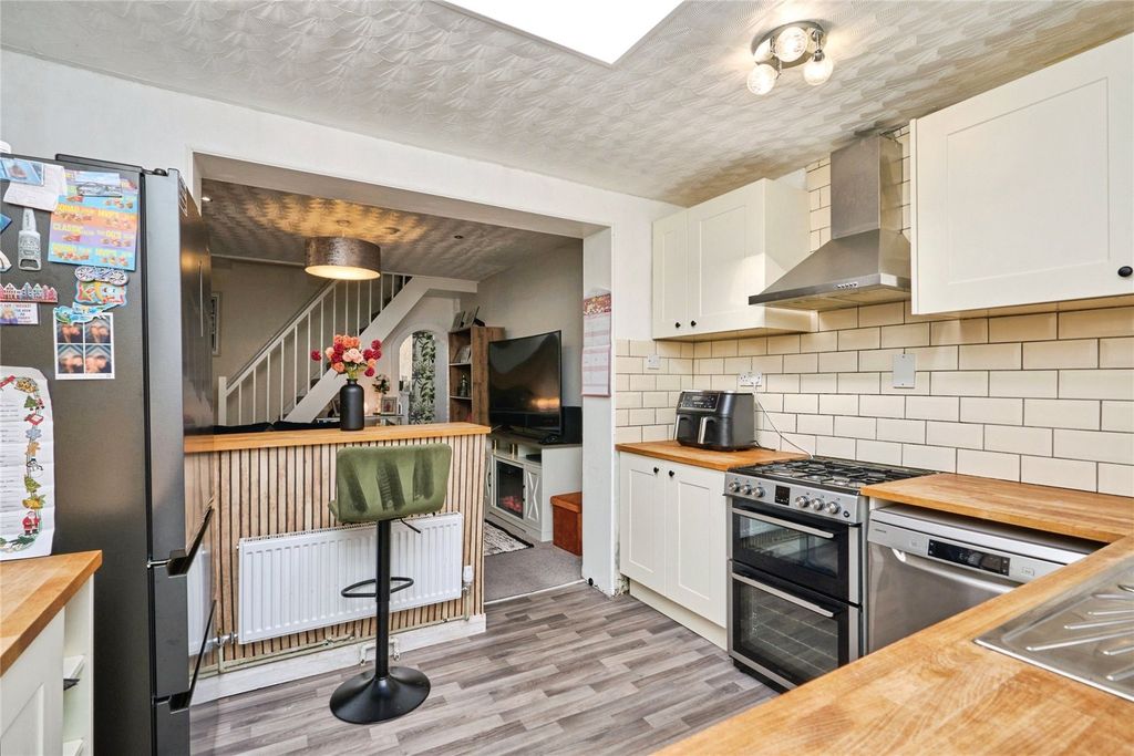 Property photo 2 of 19 Kitchen