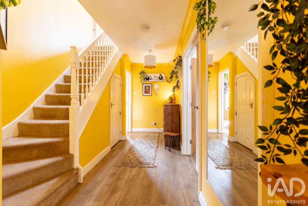 Property photo 3 of 31