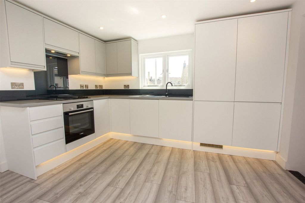 Property photo 2 of 10 Kitchen