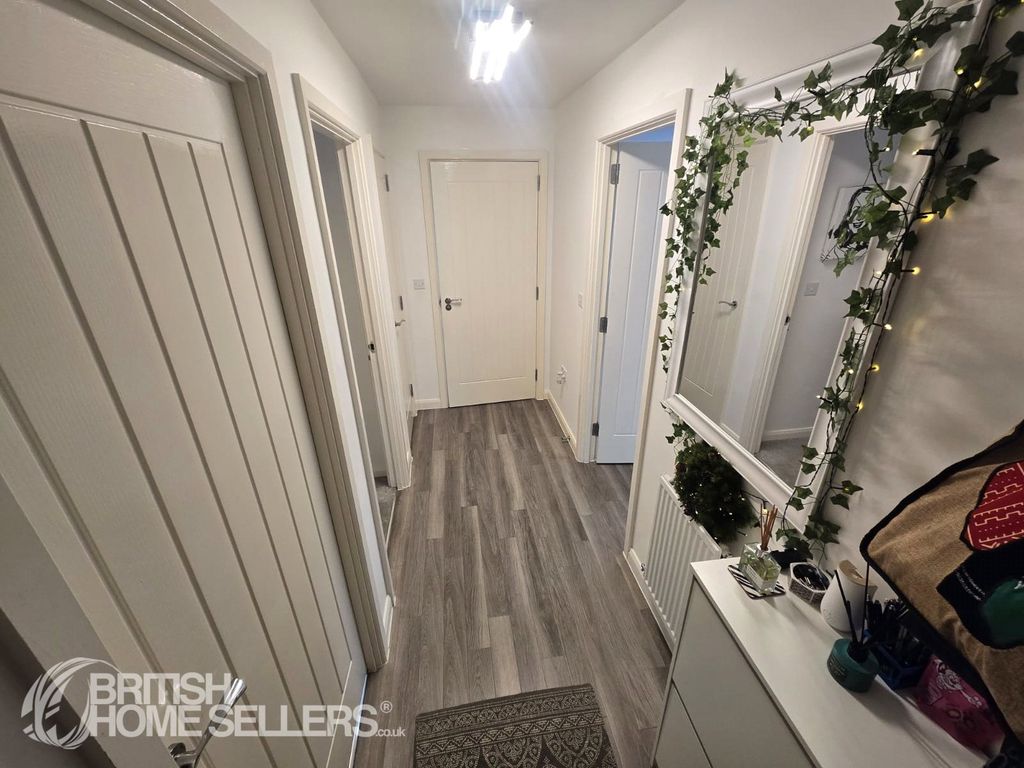 Property photo 2 of 17 Picture No. 25