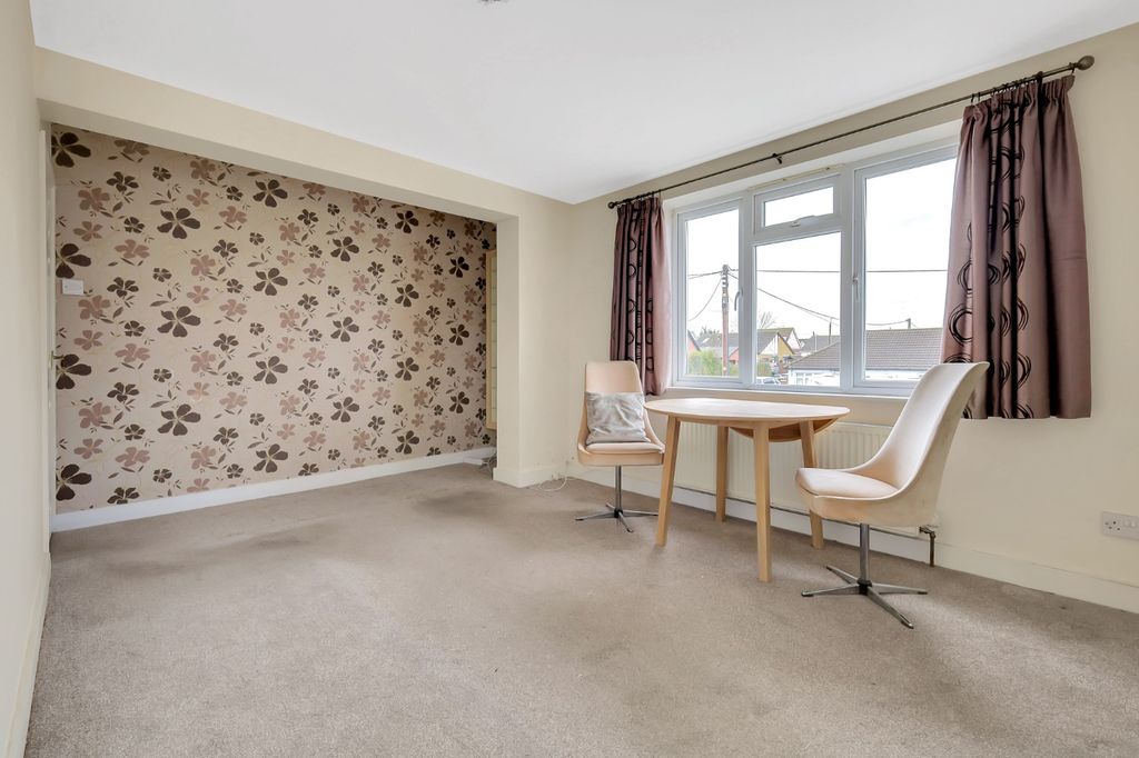 Property photo 3 of 17 4680944