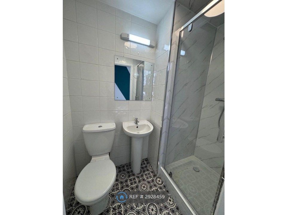Property photo 3 of 7 En-Suite