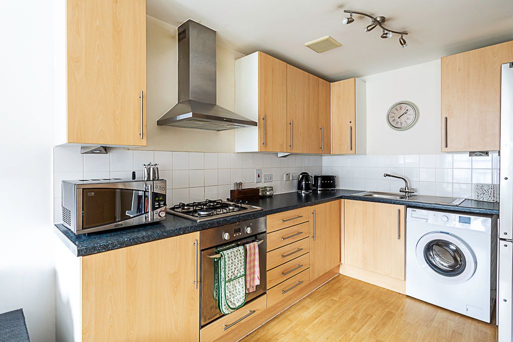 Property photo 2 of 18