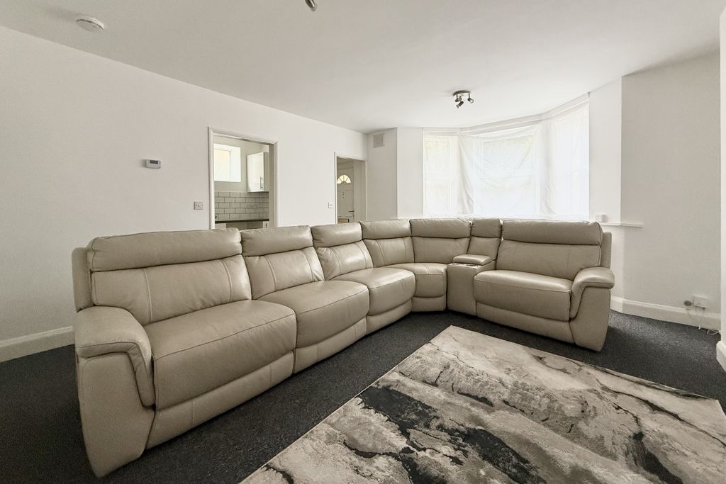 Property photo 2 of 10 2