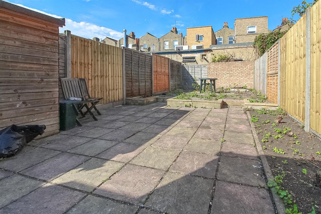 Property photo 2 of 7