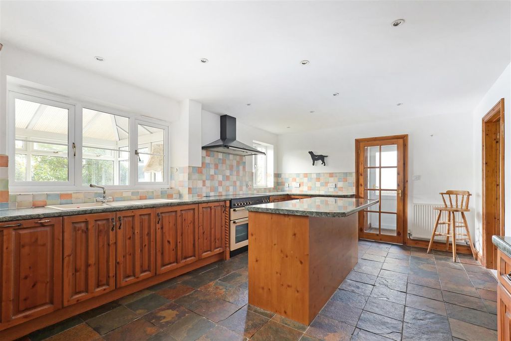 Property photo 2 of 21 Ph29_6337485.Jpg