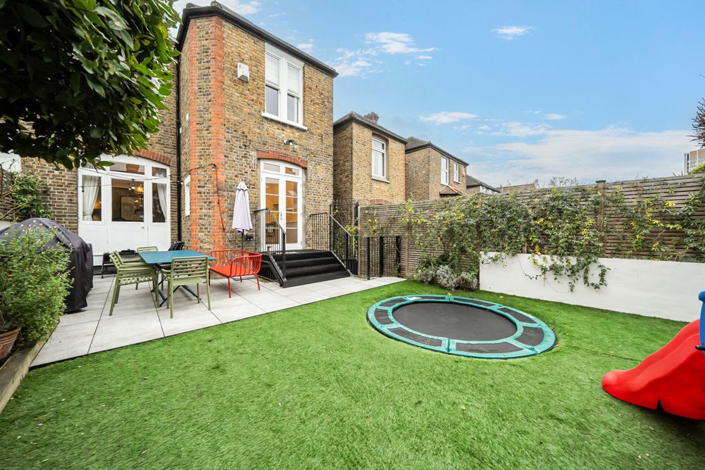 Property photo 3 of 35 Garden