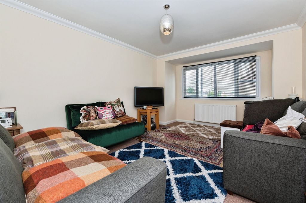 Property photo 3 of 12