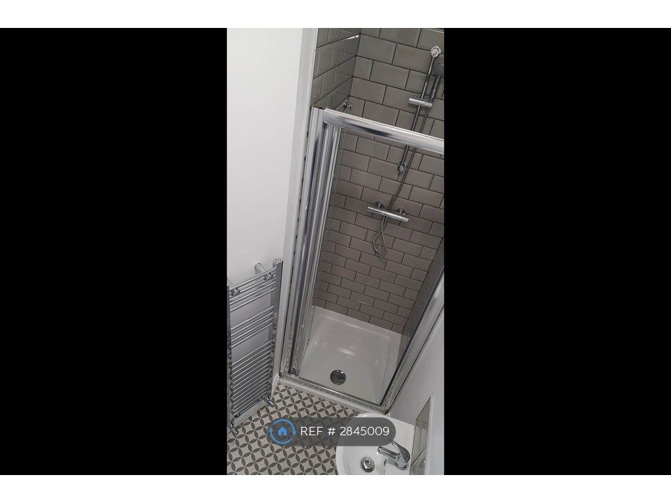 Property photo 2 of 13 Room 1 Ensuite