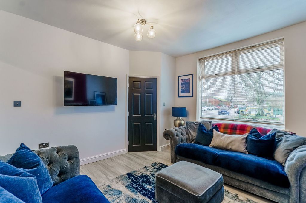 Property photo 3 of 28