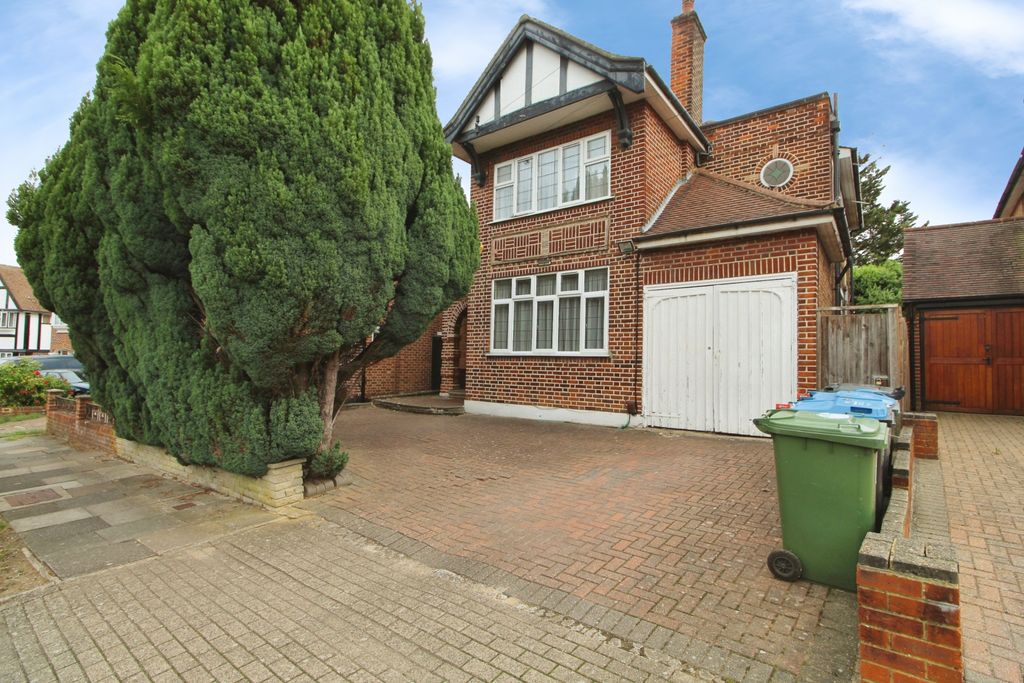 Property photo 1 of 23 Four Bedroom Detached House To Rent