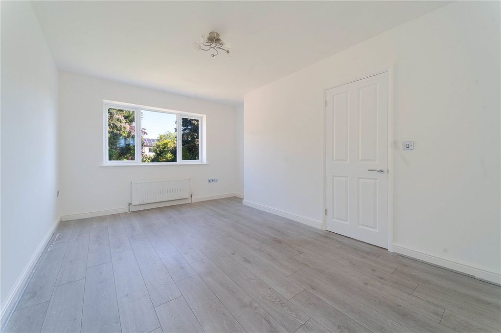 Property photo 2 of 11 Living/Dining Room