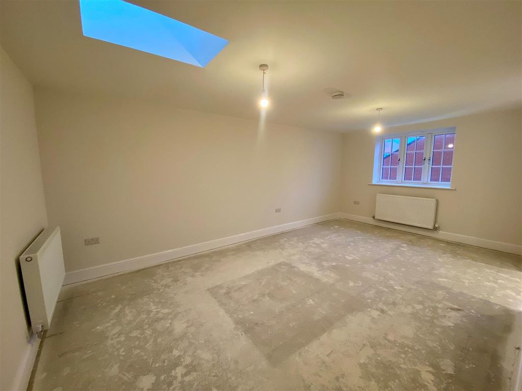 Property photo 3 of 8 Sitting/Dining Room