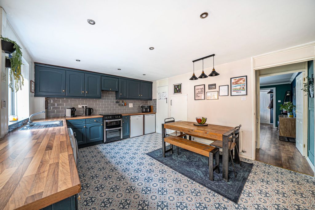 Property photo 3 of 21