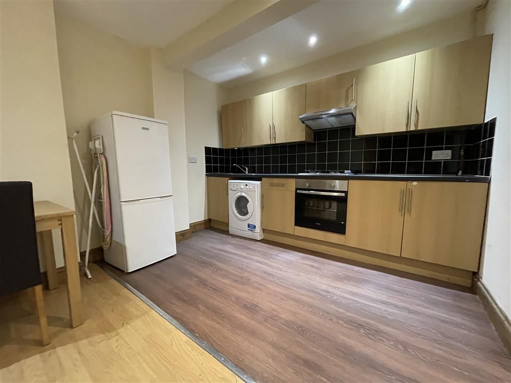 Property photo 1 of 6 Kitchen