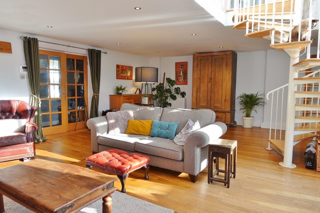 Property photo 3 of 25