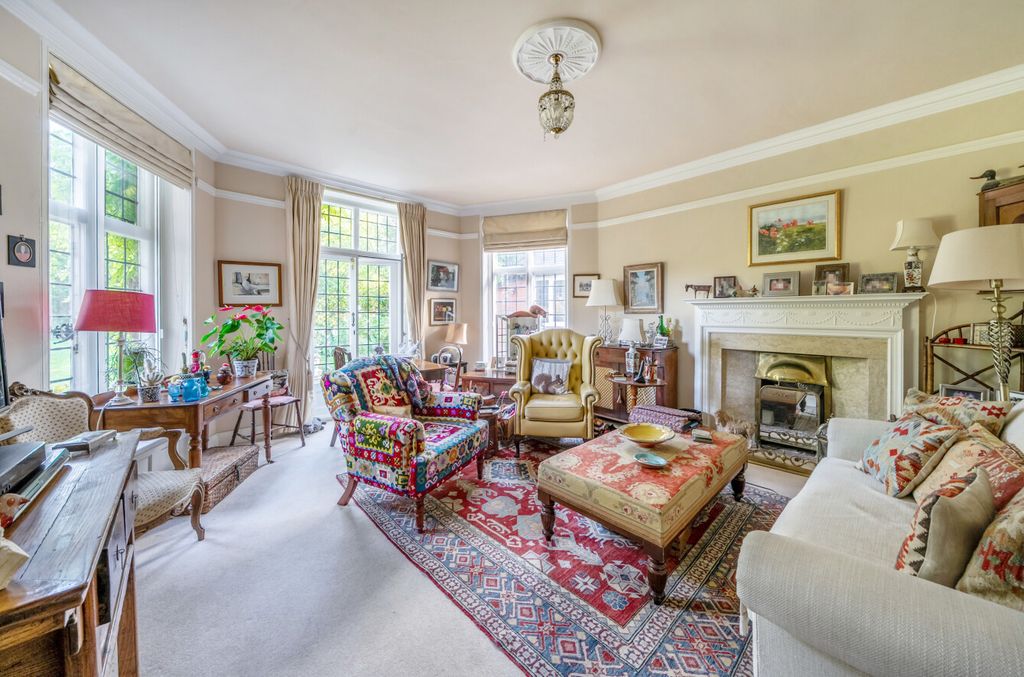 Property photo 2 of 13 1359007-10-68Dbee...